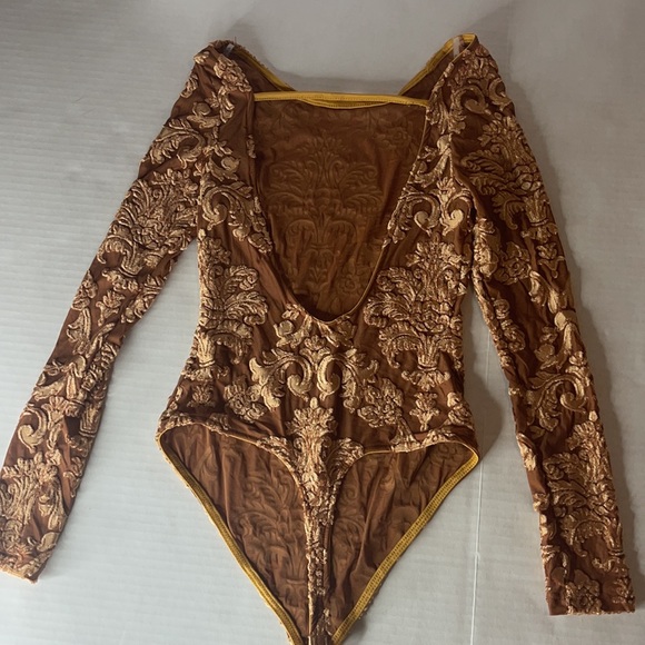 Bodysuit sheered long sleeve mustard shirt with detailed print - Picture 2 of 2